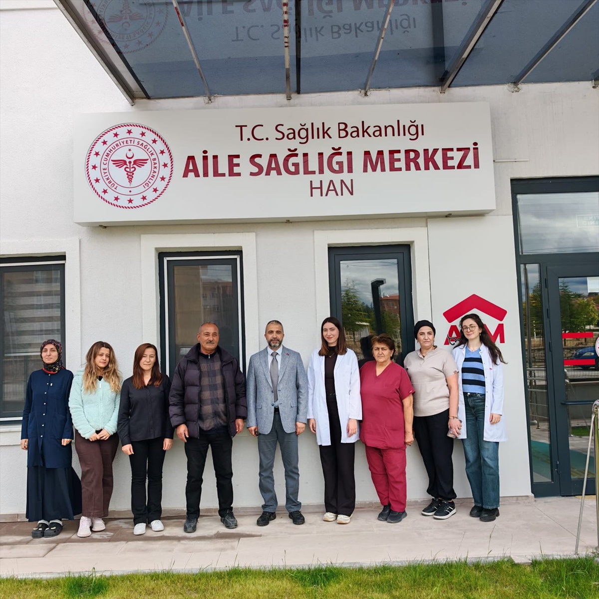 Eskişehir Han\'daki sağlık merkezlerinde inceleme yapan Dr. Mimtaş personeli dinledi