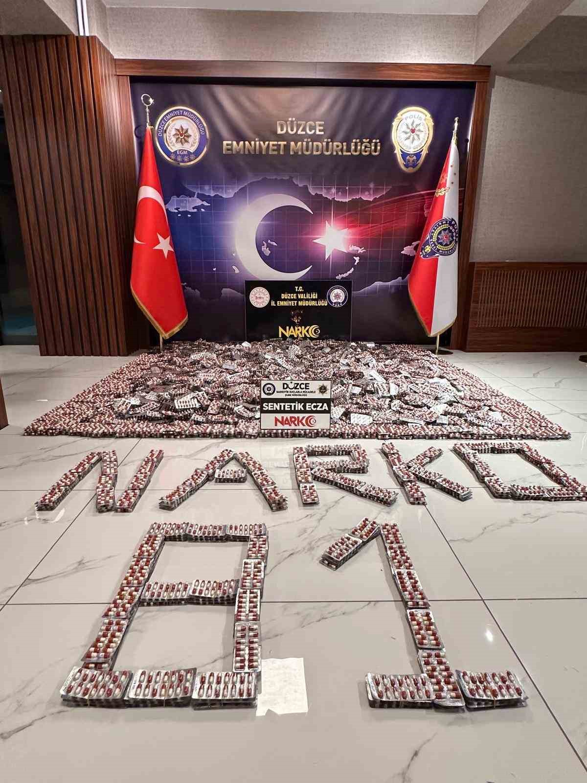 Düzce\'de polis operasyonunda 18 milyon TL\'lik 88 bin 102 sentetik hap ele geçirildi