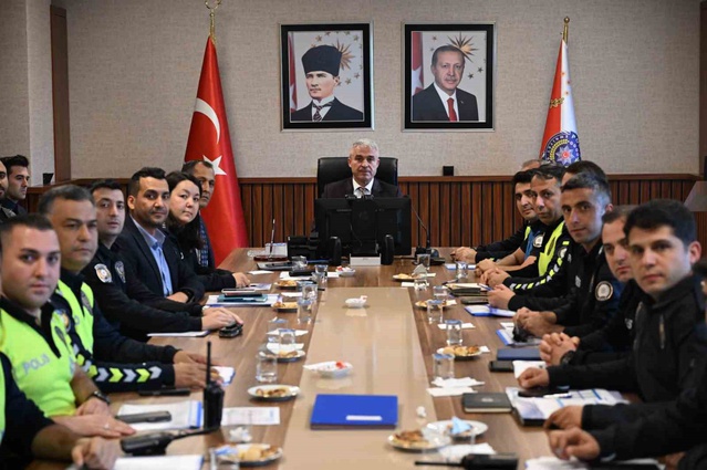 Düzce'de asayiş çalışmaları İbrahim Ergüder başkanlığında değerlendirildi