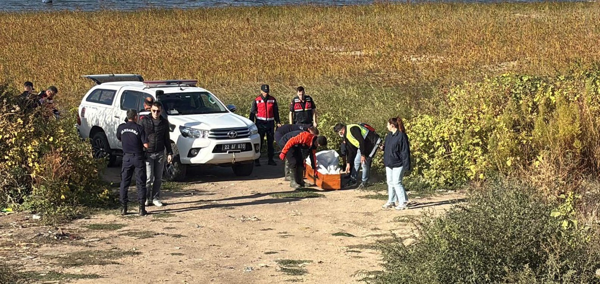 Edirne\'de Meriç Nehri\'nden çıkarılan erkek cesedi düzensiz göçmene ait olabilir
