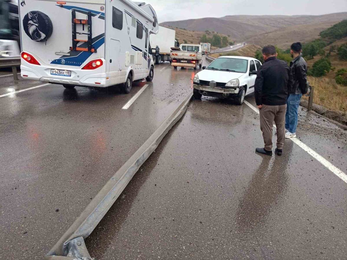 Erzurum Aşkale\'de 1 tır, 1 kamyon ve 2 otomobil kazaya karıştı, can kaybı yok