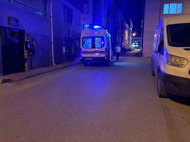 Motosikletli, Eskişehir Odunpazarı'nda otomobile yandan çarparak yaralandı