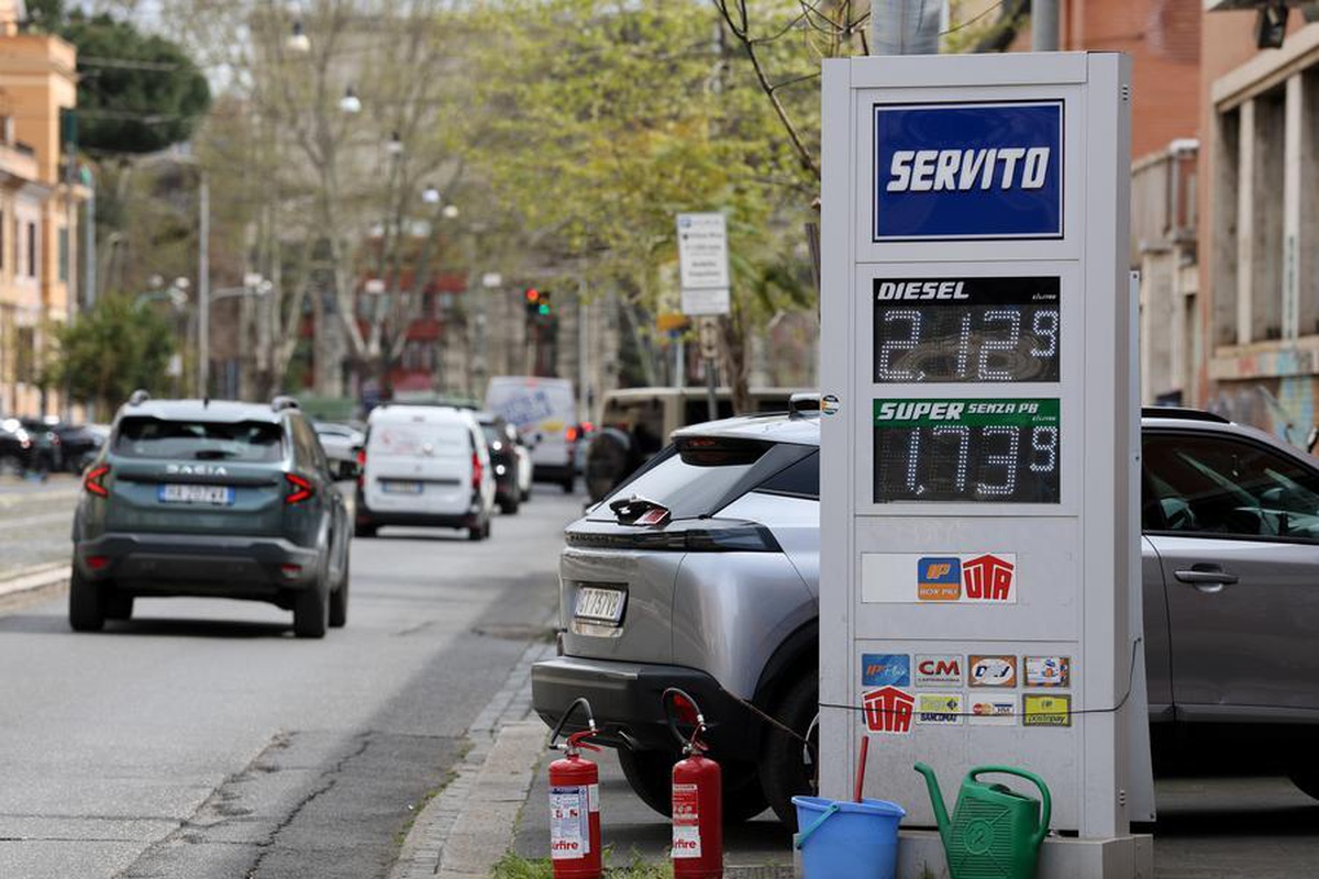 G7, 100 milyon varile kadar petrol ürününü dört ayda piyasaya sürme kararı aldı