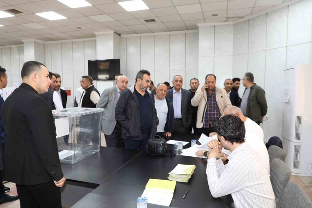 Gaziantep Ticaret Borsası'nda meslek komiteleri ve meclis için 1137 üye oy kullanıyor