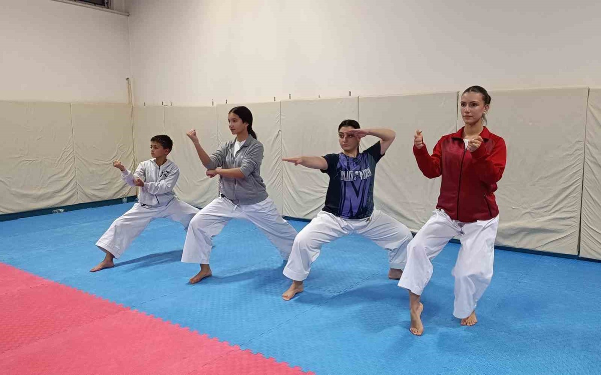Gen&ccedil; sporcular haftanın 6 g&uuml;n&uuml; karate yapıyor