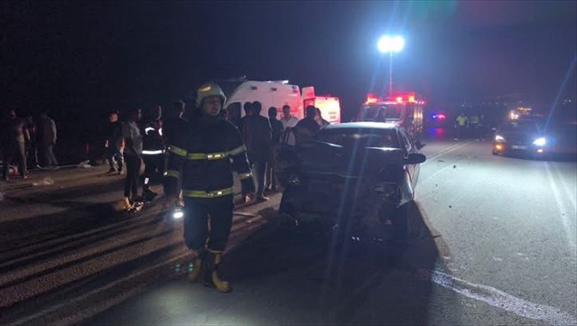 Hatay Kırıkhan'da Kırıkhan-Reyhanlı yolunda çarpışan iki otomobilde 5 kişi yaralandı