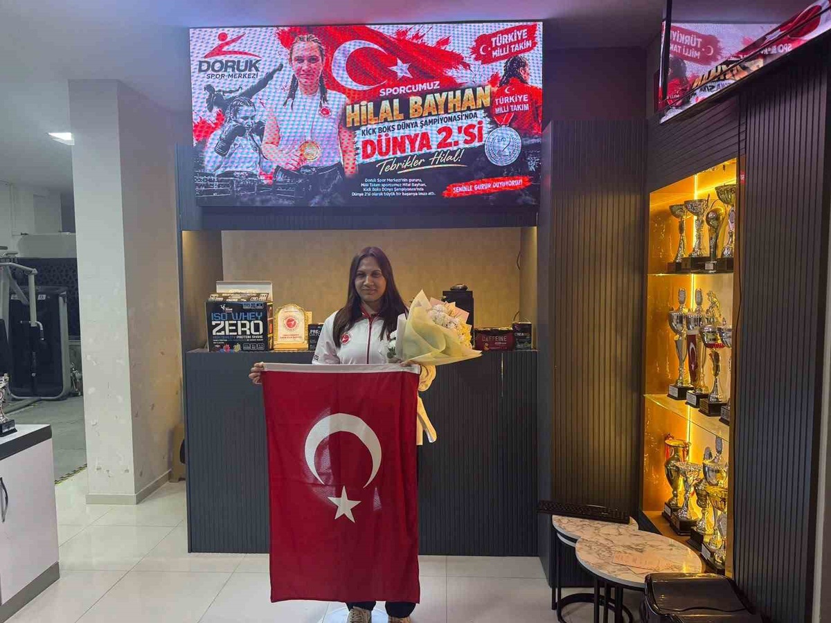 Denizlili milli sporcu Hilal Bayhan, dünya ikinciliğiyle Çardak\'ta karşılandı