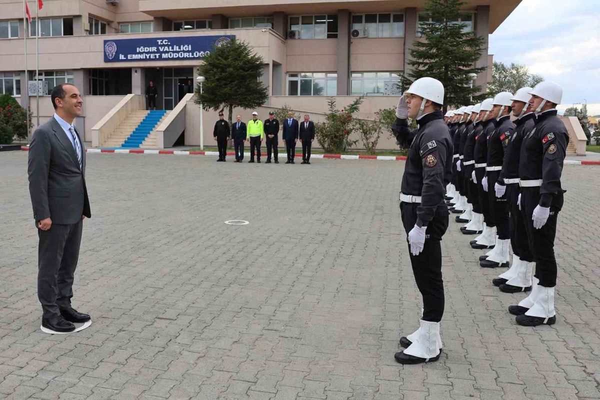 Yeni İl Emniyet Müdürü Erarslan Er, Iğdır Valisi Taşolar\'ı makamında ağırladı