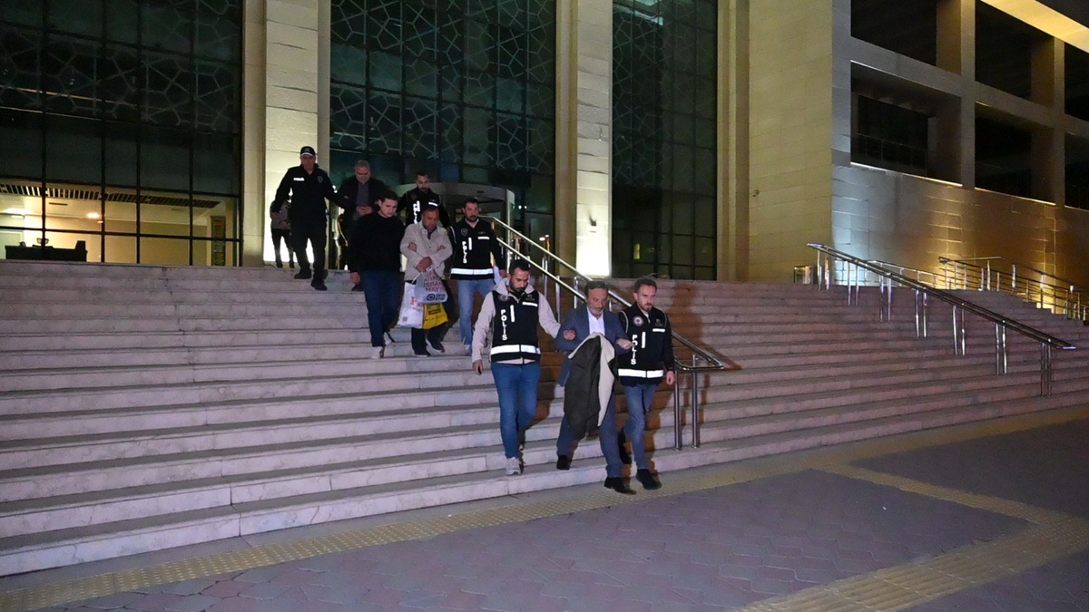 Kırıkkale Belediyesi\'ne yönelik rüşvet operasyonunda 3 çalışan cezaevine gönderildi