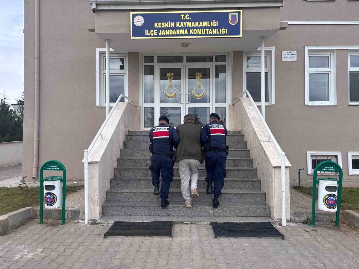 Kırıkkale\'de jandarma operasyonunda aranan 2 hükümlü yakalanarak tutuklandı