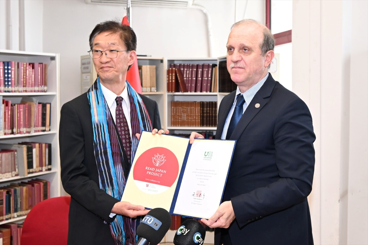 Japonya merkezli Tokyo Vakfı’ndan KTÜ kütüphanesine 175 kitap teslim edildi