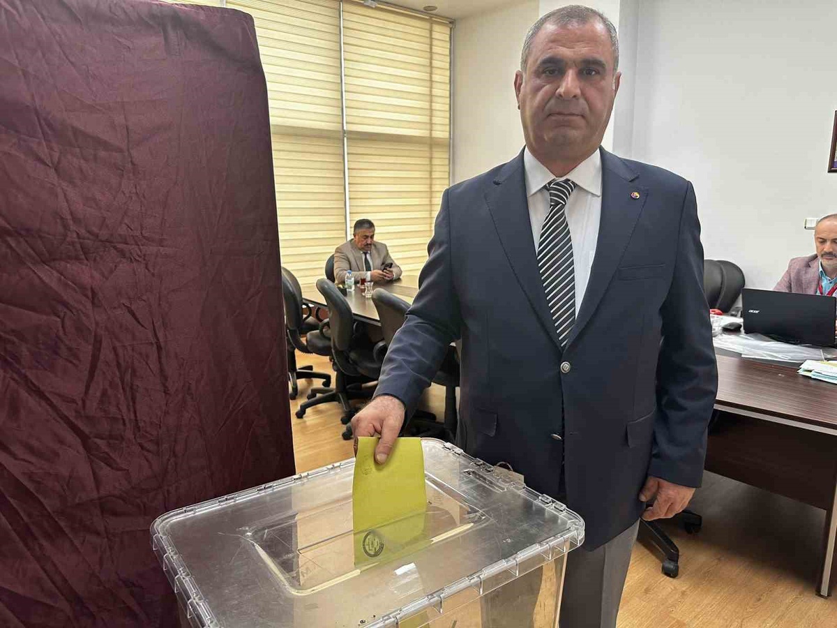 Resmi olmayan sonuçlara göre Lütfi Bora Tokat Ticaret Borsası\'nda 155 oyla kazandı