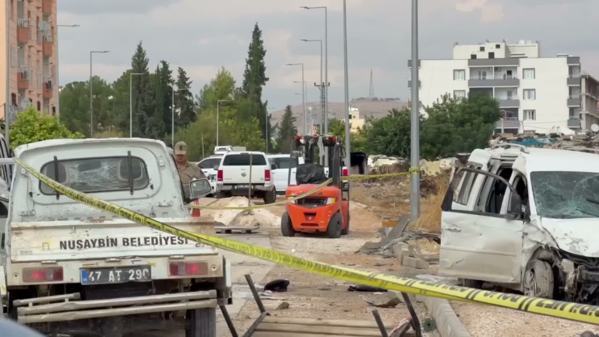 Nusaybin\'de bakım alanına giren araç belediye personelini öldürdü, 2 kişi yaralandı