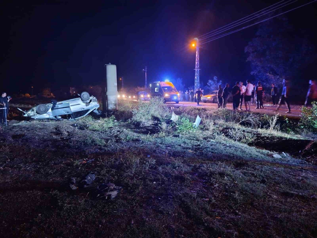 Osmaniye Düziçi\'de şarampole uçan otomobil takla attı, 3 kişi yaralandı