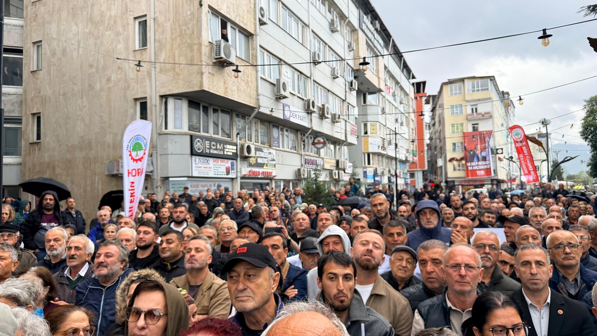 Özgür Özel, 15 Kasım\'daki genel başkanlık seçiminde üyelerin karar vereceğini söyledi
