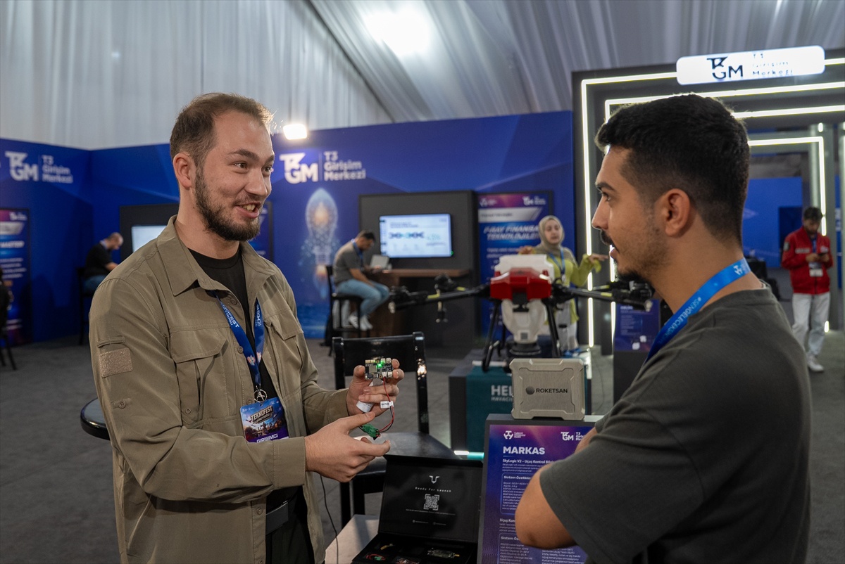 TEKNOFEST\'te öğrenciyken yarışan Genç, yerli uçuş kontrol bilgisayarını tanıttı