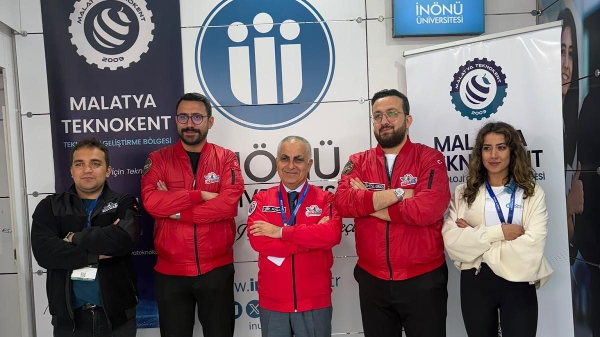 İnönü Üniversitesi standı TEKNOFEST Güneydoğu\'da iki üniversite rektörünü ağırladı
