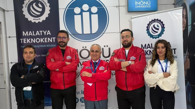 İnönü Üniversitesi standı TEKNOFEST Güneydoğu'da iki üniversite rektörünü ağırladı