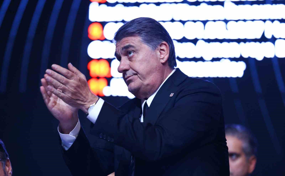 Beşiktaş yönetimi Haliç Kongre Merkezi\'ndeki genel kurulda ibra edildi