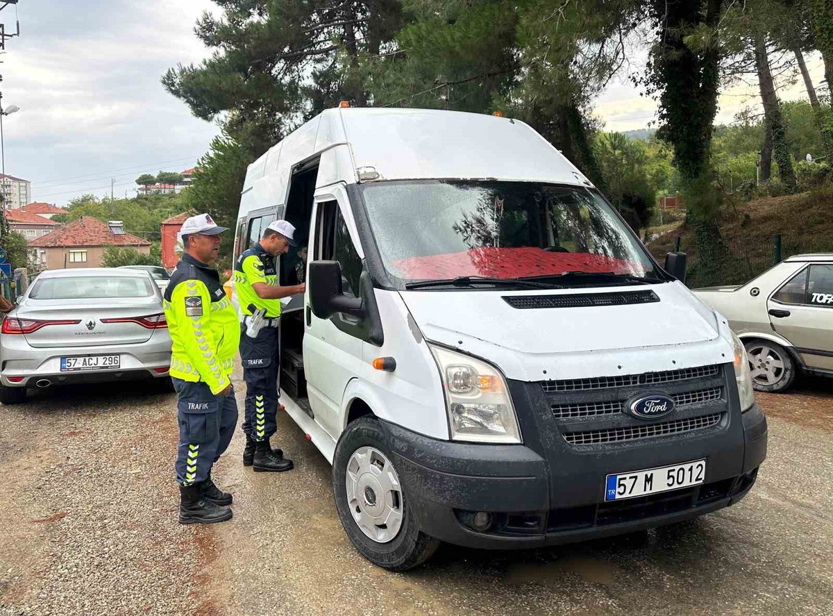 Sinop Valiliği okul servisi denetimlerinin aralıksız sürdüğünü bildirdi