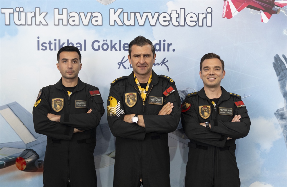 TEKNOFEST Şanlıurfa\'da SOLOTÜRK lideri Bakıcı gençlerin pilotluk hayaliyle duygulandı