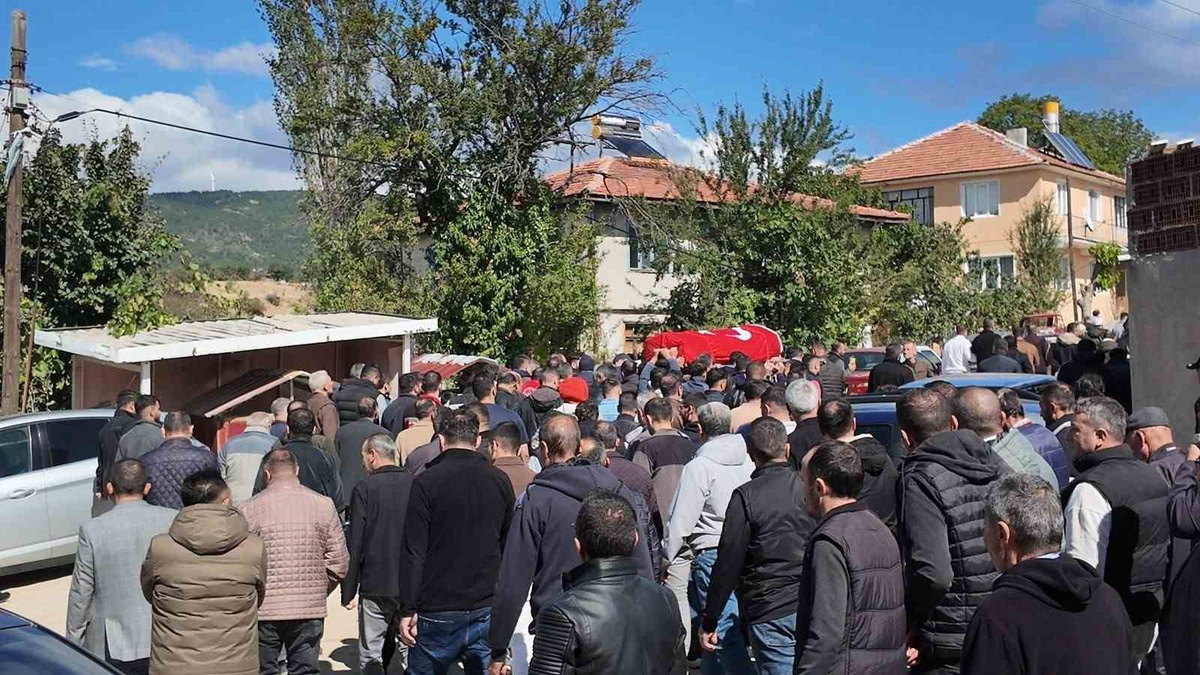 Soma\'daki göçükte ölen 5 işçiden biri, Gedizli madenci Kütahya\'da toprağa verildi