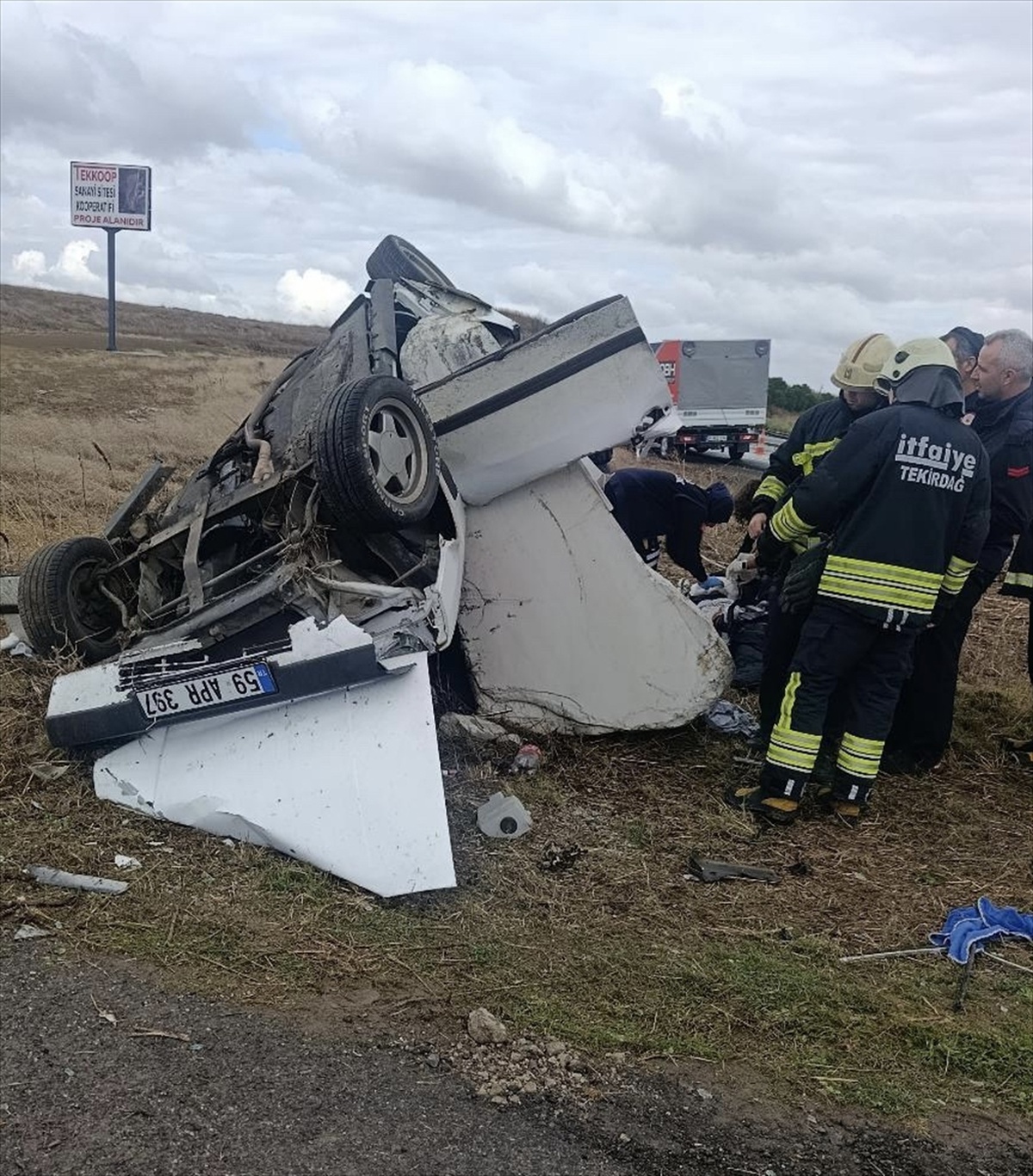Tekirdağ Muratlı\'da tarlaya devrilen otomobilde 1 kişi öldü, 3 kişi yaralandı