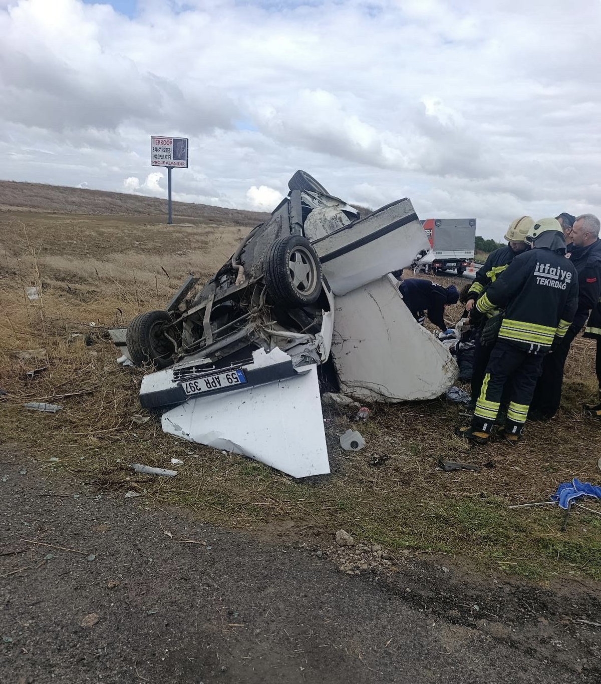 Tekirdağ\'daki heyelan bölgesinde takla atan otomobilde 1 genç öldü, 3 kişi yaralandı