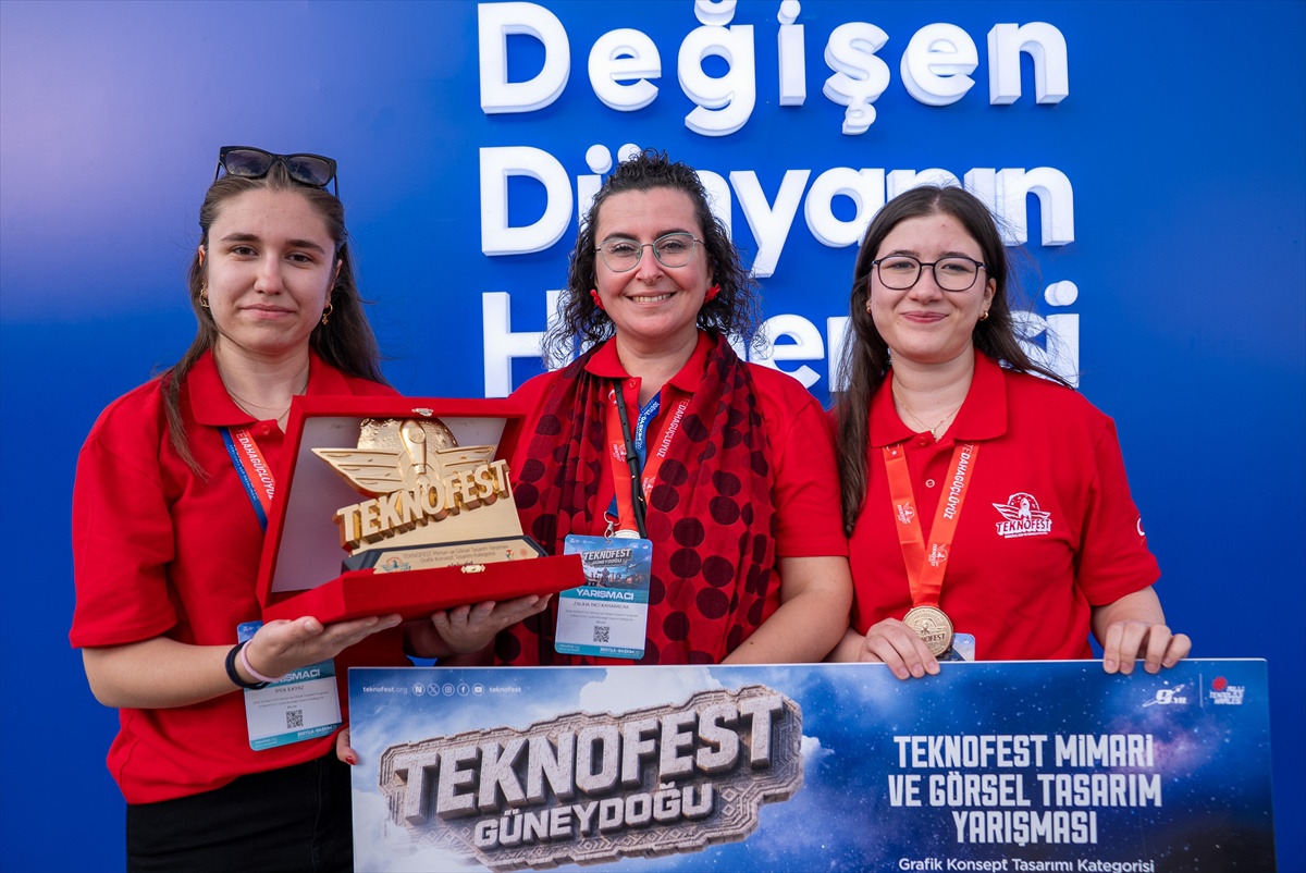 İpek İlkyaz ve Duru Nisa Seber, TEKNOFEST\'te çip ve mozaik projesiyle birinci oldu