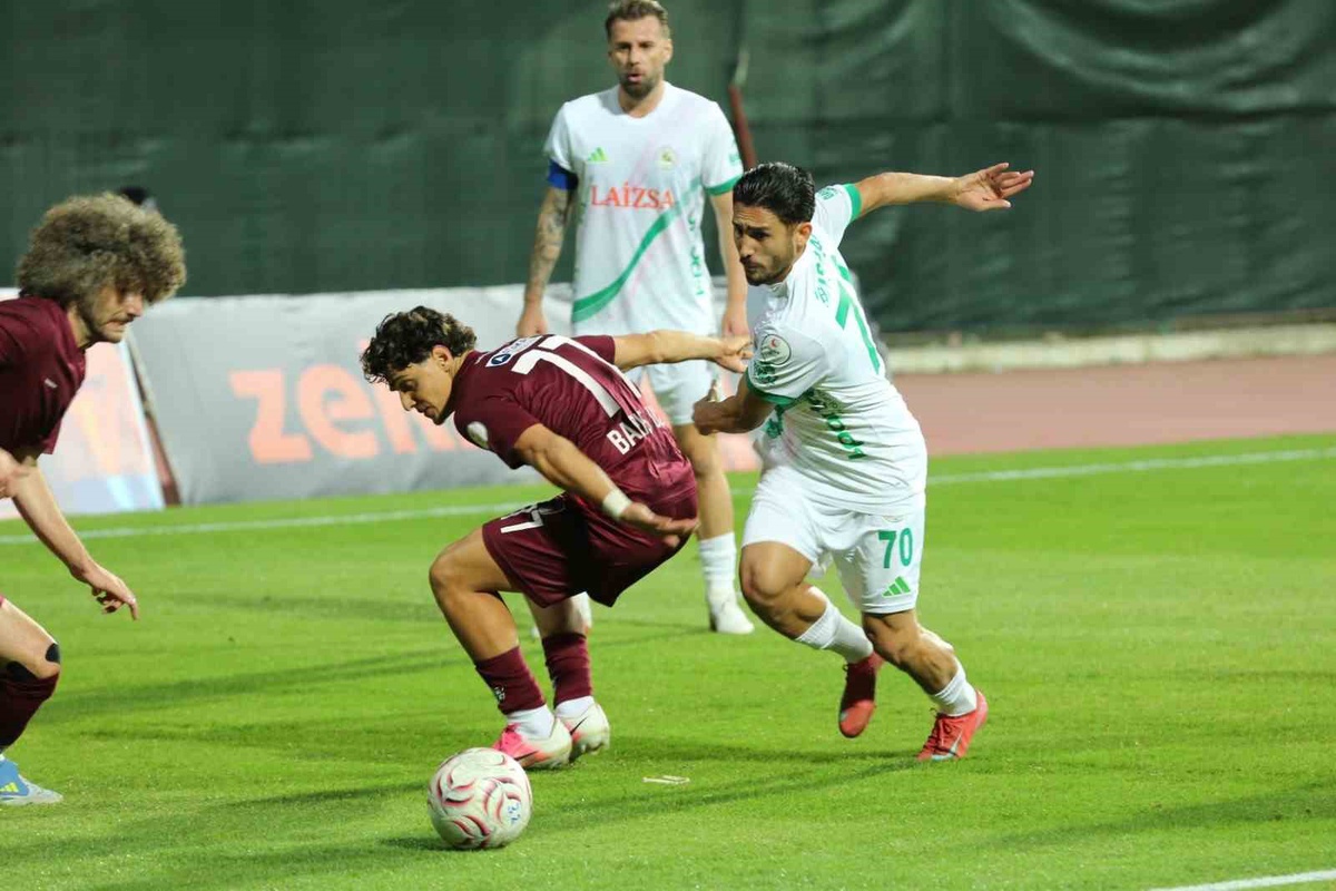 Isparta 32 Spor, TFF 2. Lig Beyaz Grup'ta Hatayspor'u 1-0 yenerek 5. haftada galip geldi