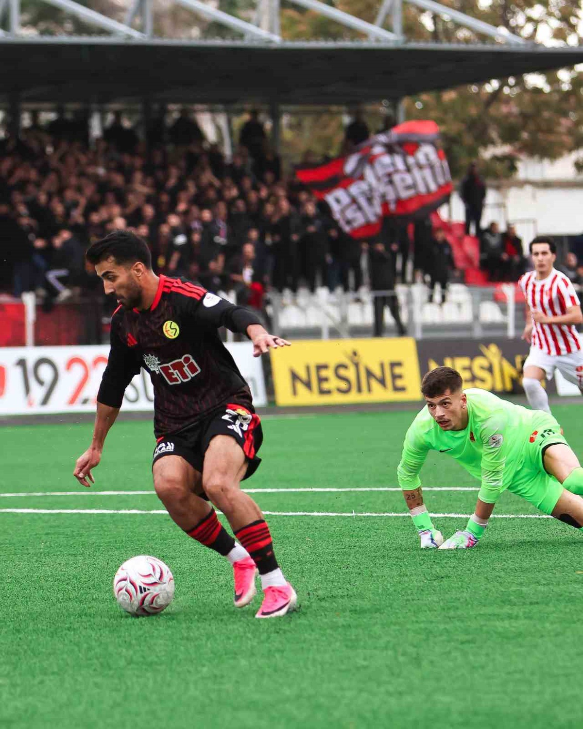 Eskişehirspor, deplasmanda Akşehirspor\'u Hasan Kaya\'nın golleriyle 3-0 yendi