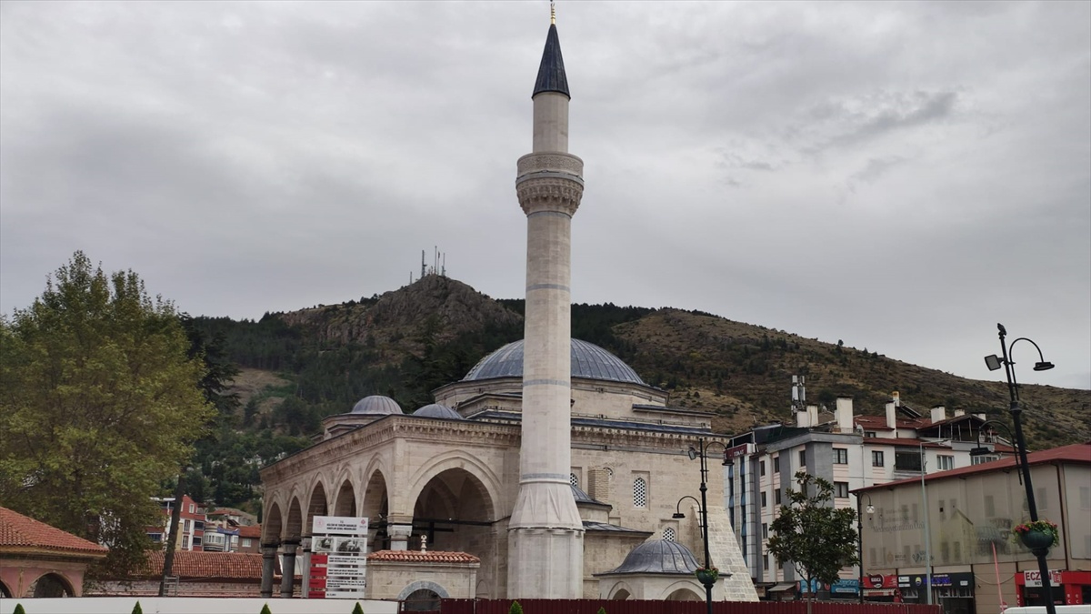 Tokat\'ta Gülbahar Hatun Camisi\'nin depreme dayanıksız minaresi yeniden yapıldı