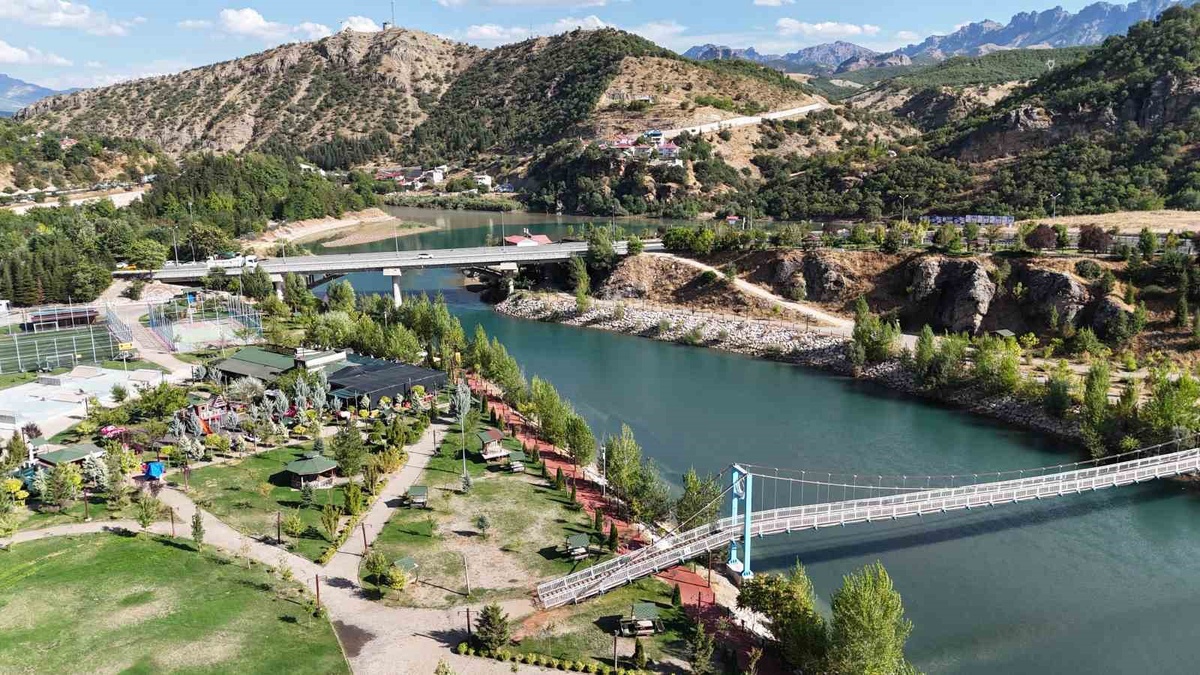 Tunceli\'de yazın binlerce ziyaretçiyi ağırlayan Munzur, sonbaharda sessizliğe büründü