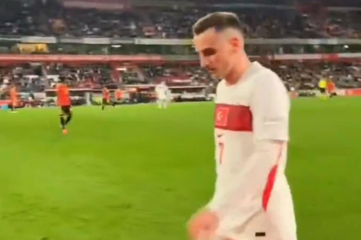 Türk taraftar Kerem Aktürkoğlu\'na patladı: Lan seni...