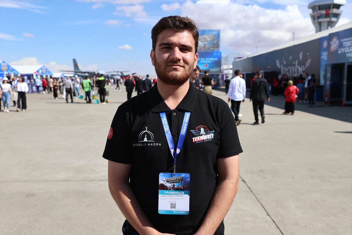 Yabancı öğrenciler Şanlıurfa\'daki TEKNOFEST Güneydoğu\'da teknolojiyi inceledi