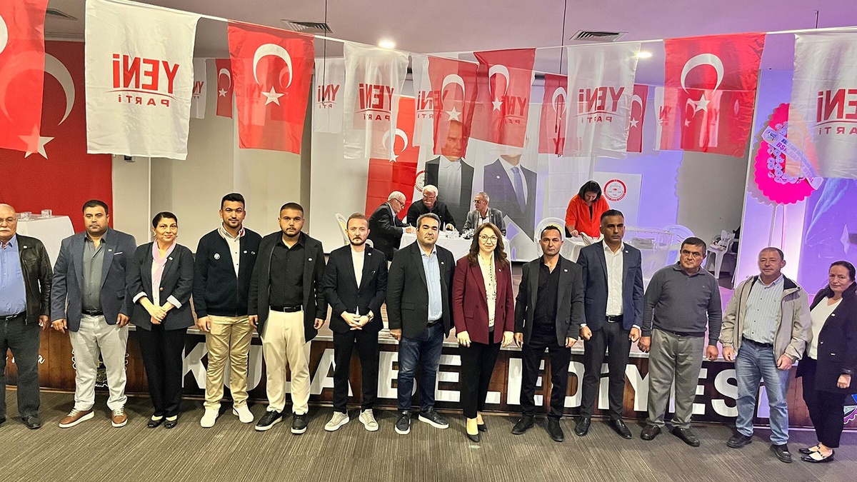 YENİ Parti Manisa Kula\'da Esen Çınar delegelerin tüm oyunu alarak yeniden seçildi