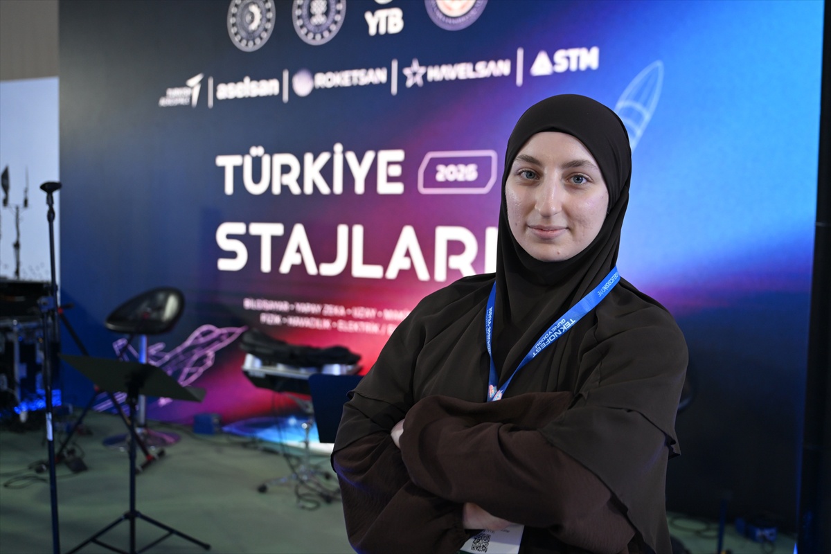 YTB\'nin Türkiye Stajları\'ndaki mühendis adayları Şanlıurfa\'da TEKNOFEST\'i inceledi