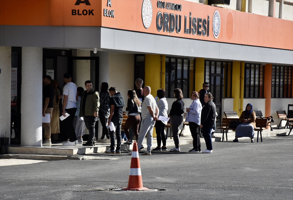 2026-KPSS ön lisans oturumu 81 il ve Lefkoşa\'da 160 merkezde başladı