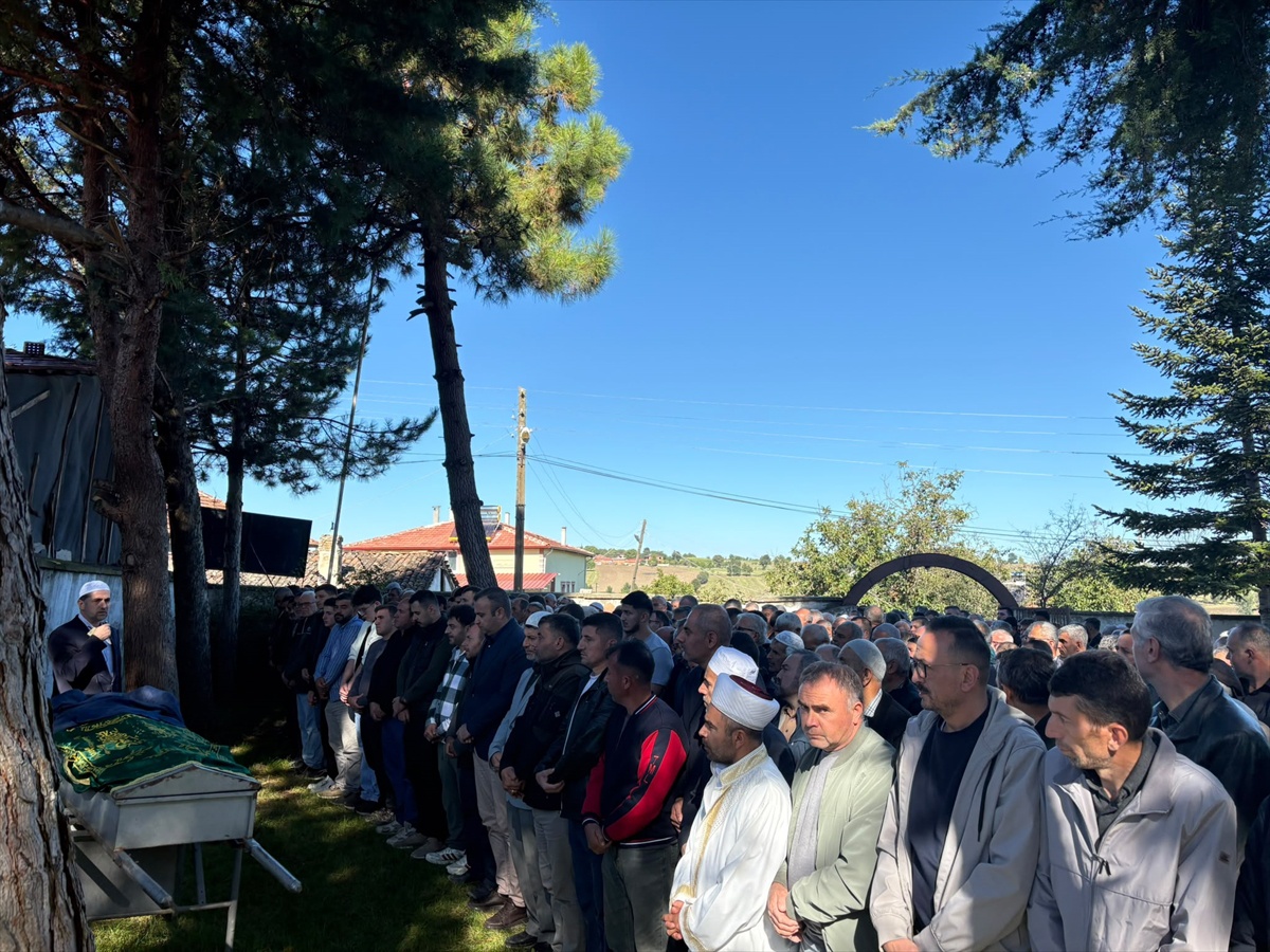 Kıbrıs Gazisi Nevzat Yılmaz, Vezirköprü\'de aile kabristanlığında toprağa verildi