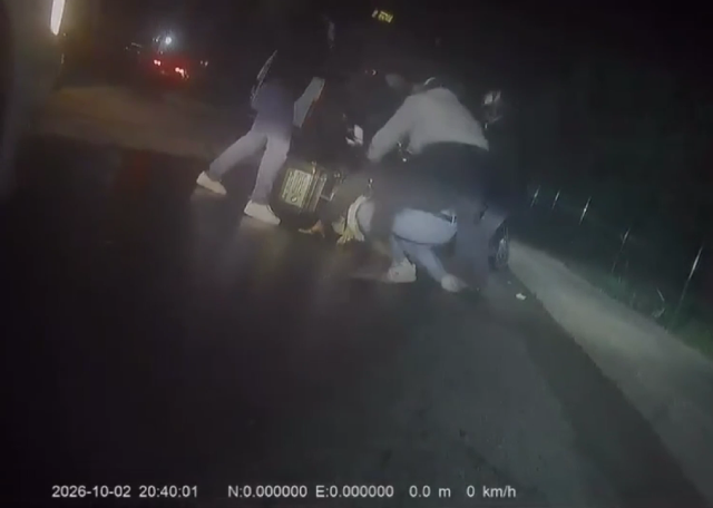 Ablasıyla ilişkisine karşı çıkan kuryeye çete pususu! Dehşet anları kamerada