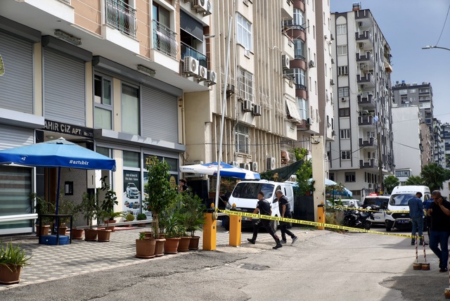 Adana'da güpegündüz infaz! İş yerinin önünde otururken başından vuruldu