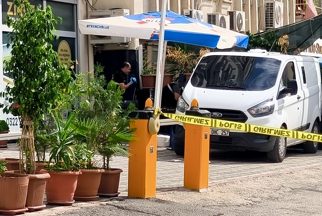 Adana'da güpegündüz infaz! İş yerinin önünde otururken başından vuruldu