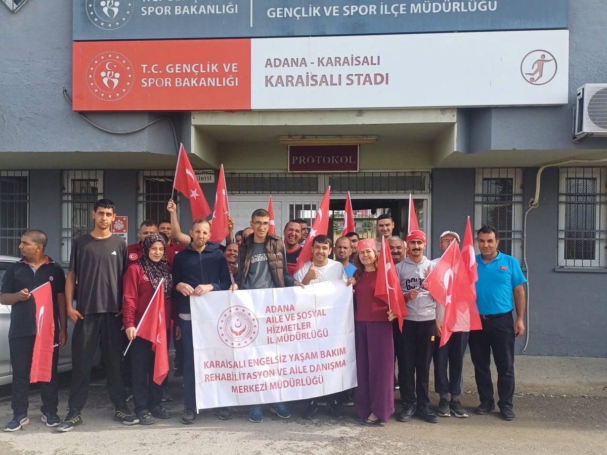Umut Evleri\'ndeki özel bireyler Adana\'da yürüyüş ve koşu etkinliğinde buluştu