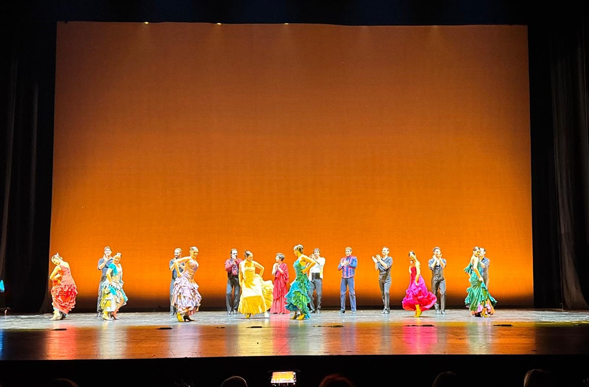 Aida Gomez\'in flamenko Carmen\'i İstanbul Kültür Yolu Festivali\'nde AKM\'de sahnelendi