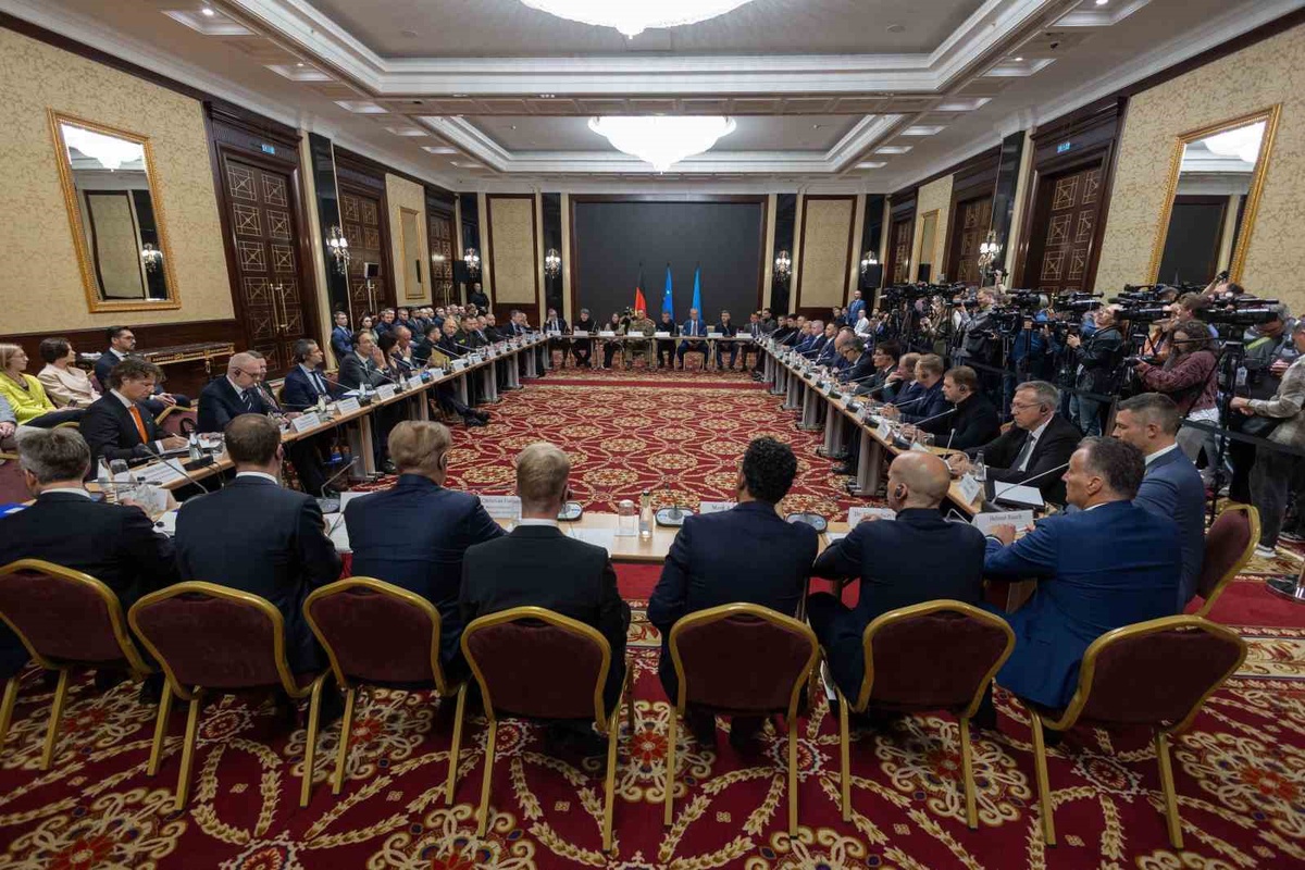 Almanya Başbakanı Merz Kiev\'de Ukrayna\'ya yaklaşık 1 milyar euro askeri destek duyurdu