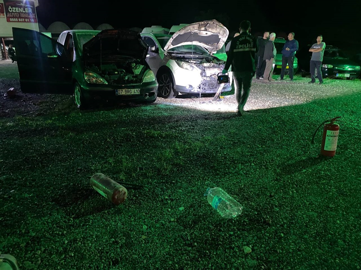 Antalya Serik\'te galeri yangınında 6 araç kullanılamaz hale geldi, zanlı tutuklandı