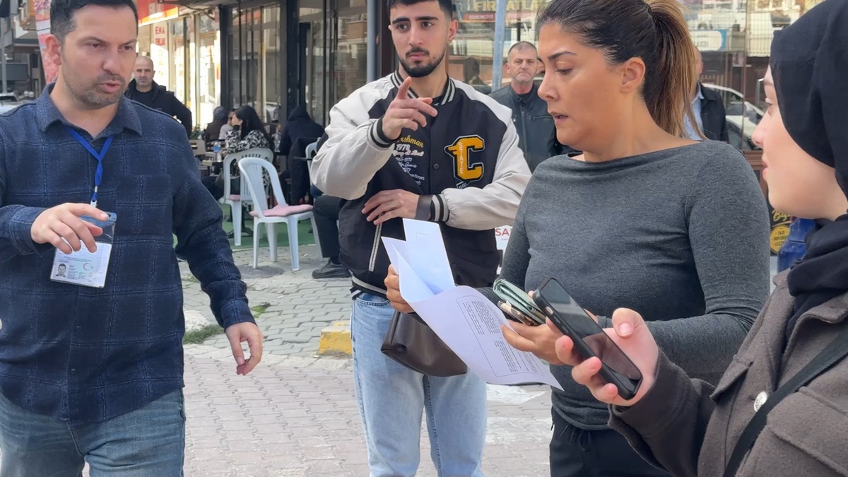 İstanbul Avcılar\'da bazı KPSS adayları aynı adlı iki okulu karıştırıp panik yaşadı