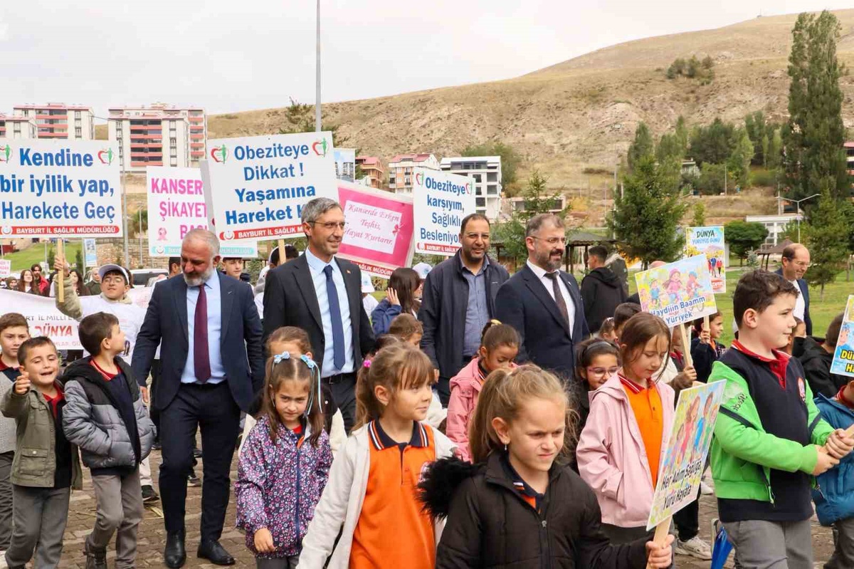 Bayburt\'ta Dünya Yürüyüş Günü\'nde Yeni Şehir Parkı\'nda farkındalık yürüyüşü yapıldı