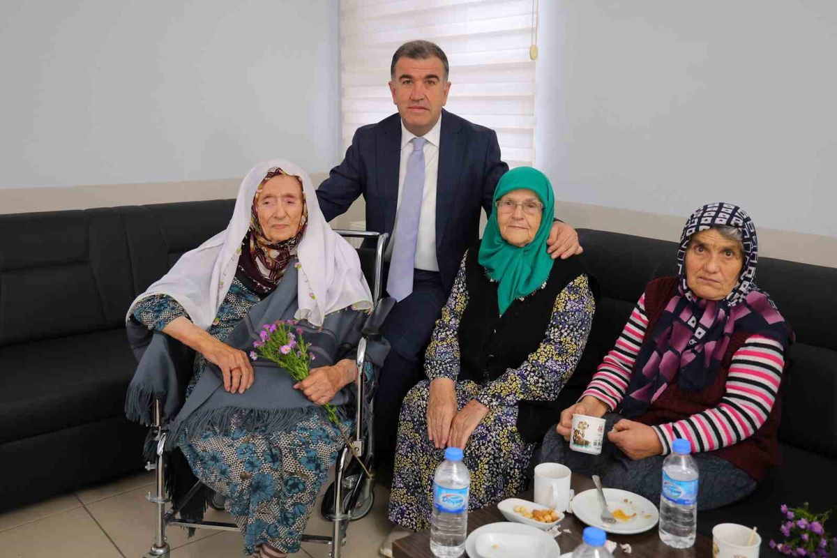 Bayburt Valisi Eldivan, huzurevi sakinlerine vefa göstermenin önemine değindi