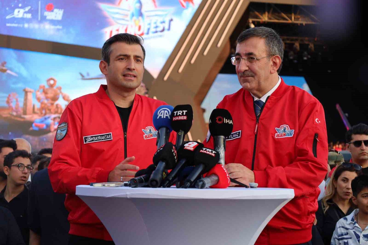 Cevdet Yılmaz ve Selçuk Bayraktar TEKNOFEST Güneydoğu\'da gençlere seslendi